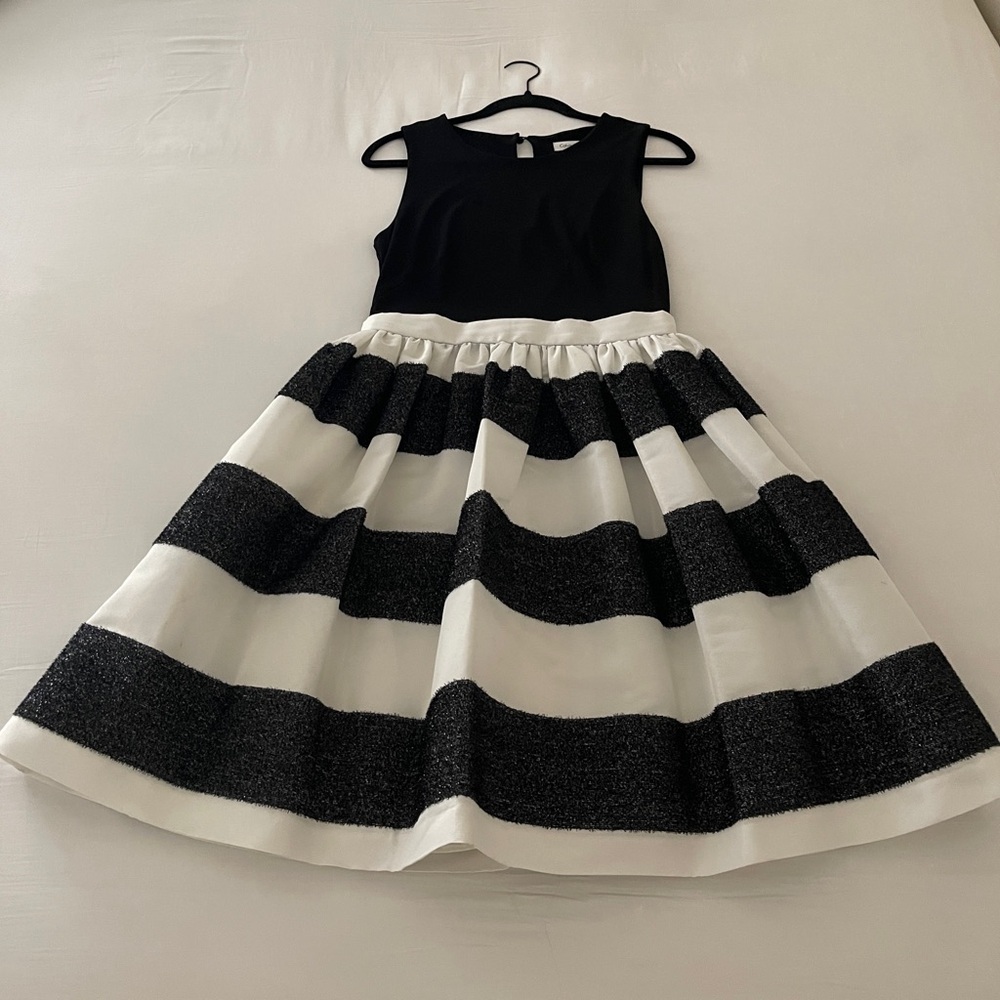 Calvin Klein Women's Black and White Fit Flair Cocktail Dress Sz
8 Party Girly